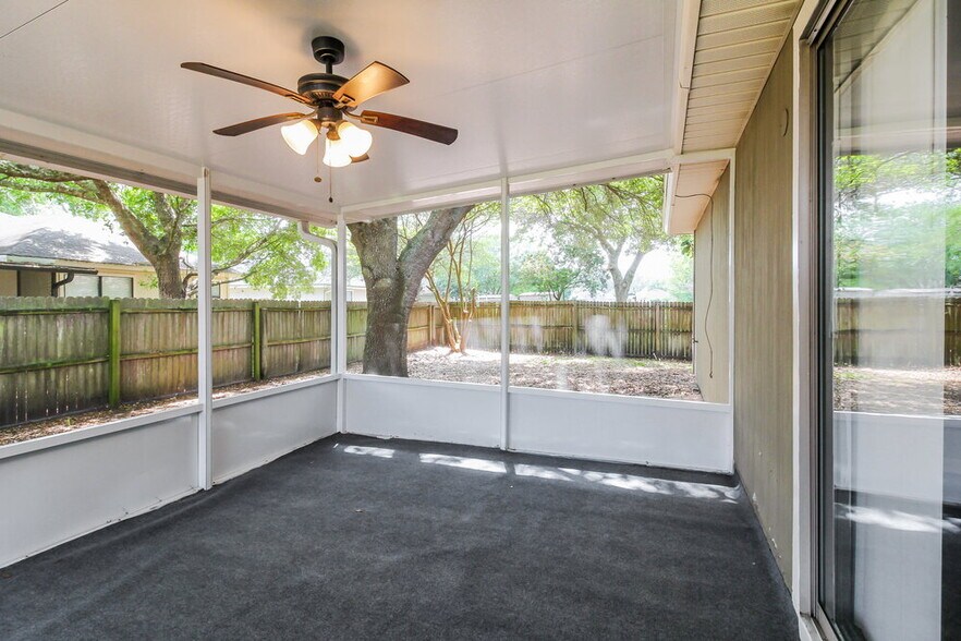 Building Photo - 13967 Ridgewick Dr