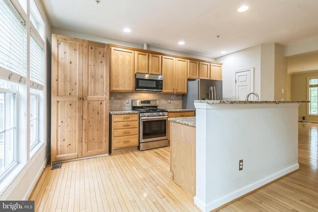 Building Photo - 8159 Skelton Cir