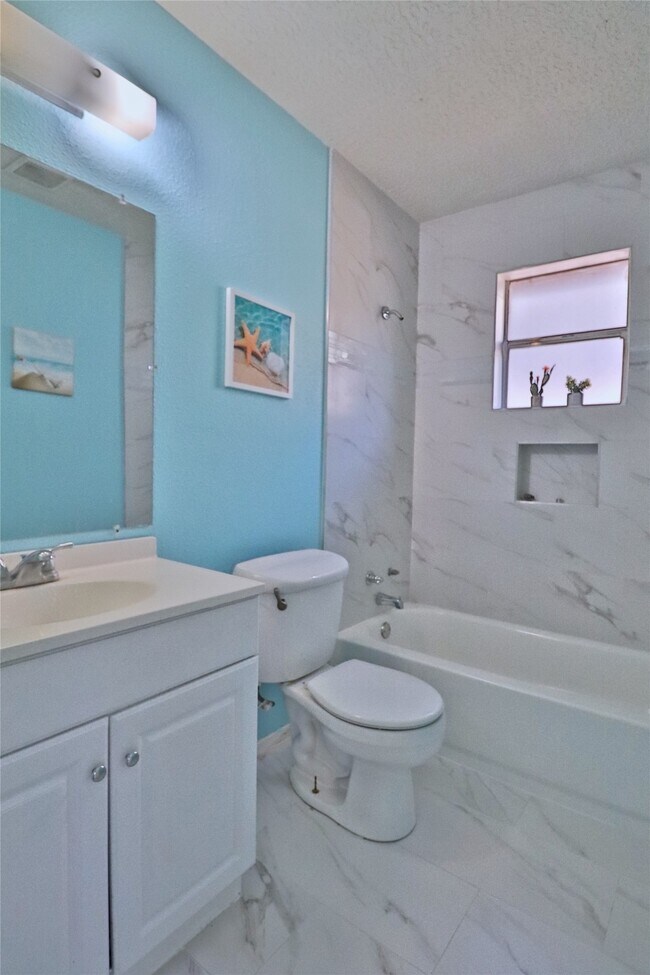 Building Photo - 2706 S Brompton Dr