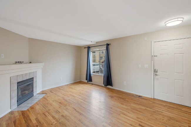 Building Photo - Charming 2-Story Home with Fireplace, Gara...