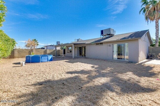 Building Photo - 3832 E Bloomfield Rd