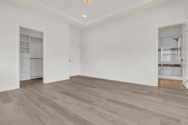 Building Photo - 72 Tulip