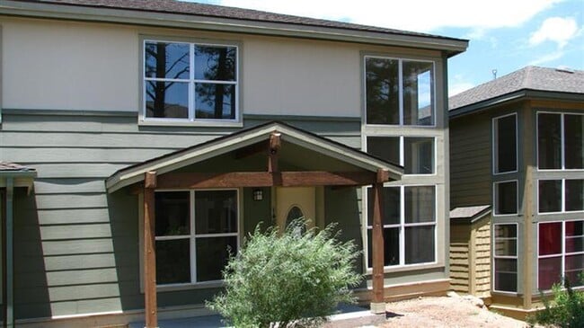 Primary Photo - 1481 E Ivy Ln