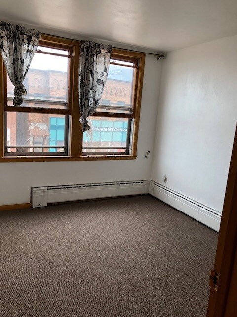 Building Photo - 515 E 4th St