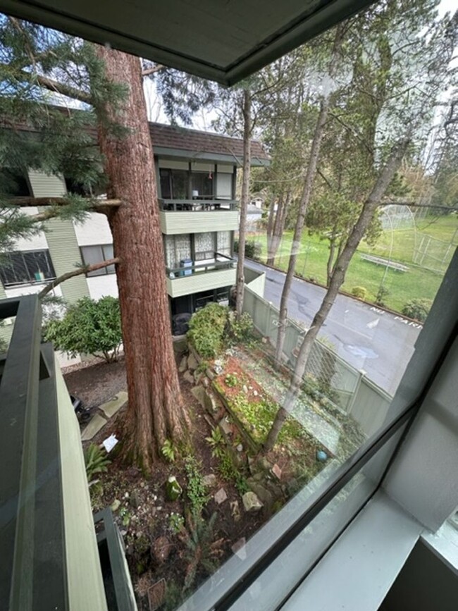 Building Photo - Large Open And Bright 2bd 1.75 Bath Condo ...