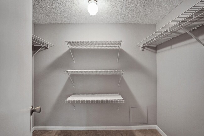 Building Photo - 2906 SW 21st Terrace