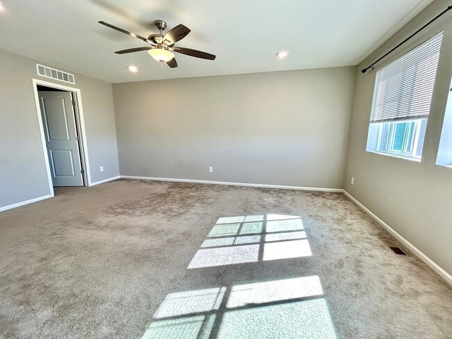 Building Photo - Better Than New! Stunning 4-year old Home Corner End-Unit with High-End Finishes