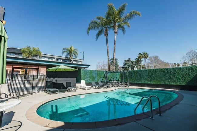 Building Photo - 18404 Vincennes St