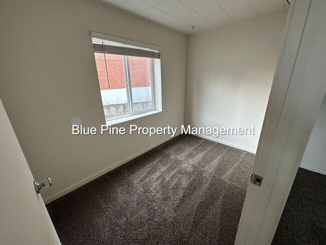 Building Photo - 1440 Alice Ave