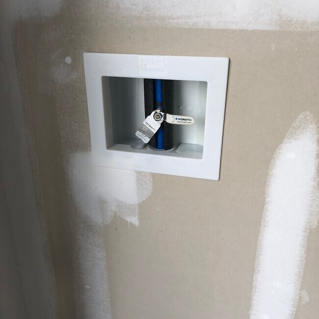 Washer hook-up - 78 Horizon Ln