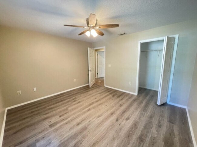 Building Photo - 9332 Trevarthon Rd