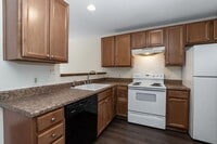 Building Photo - Move In Ready Two Bedroom Home!