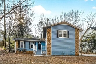 Building Photo - 1075 Forest Heights Rd