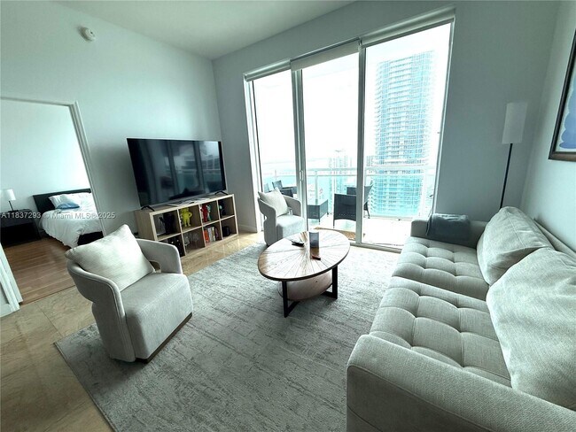 Building Photo - 950 Brickell Bay Dr
