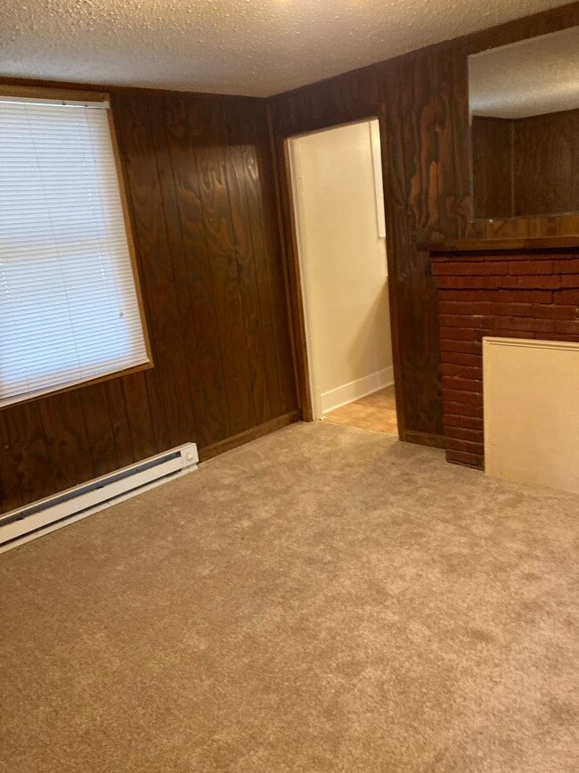 Building Photo - 5542 Meadowbrook Dr