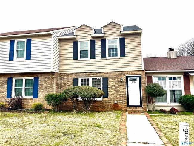 Building Photo - 2221 Westmead Dr SW