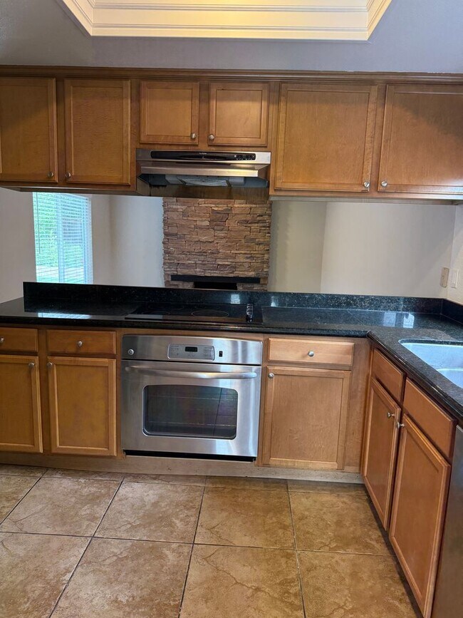 Building Photo - 1816 Boxwood Dr