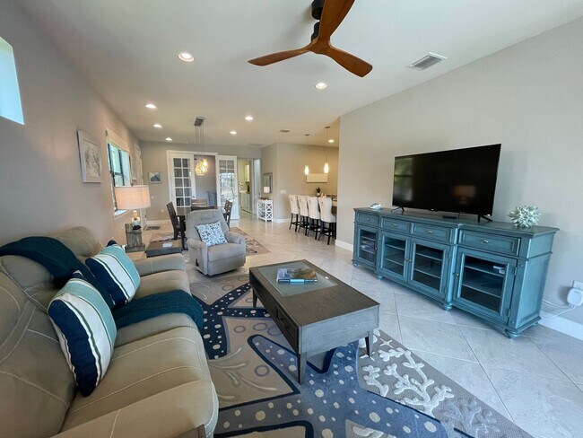 Building Photo - 7627 Jacaranda Ln
