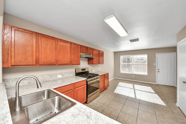 Building Photo - 826 Bandon Ln