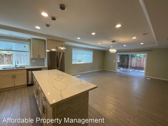 Building Photo - 4 br, 3 bath House - 2820 Donizetti Court