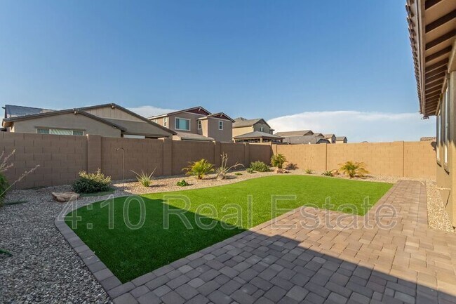 Building Photo - 2222 E Palmdale Ln