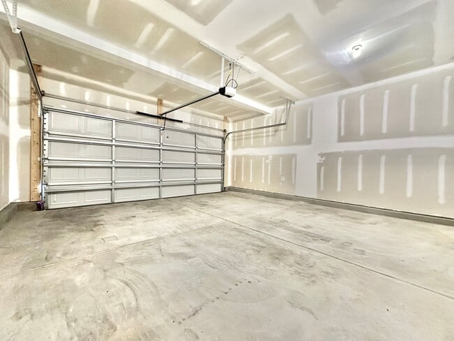 Building Photo - Spacious 3BD Townhome in Solana | 2-Car Garage | Pool, Gym & More