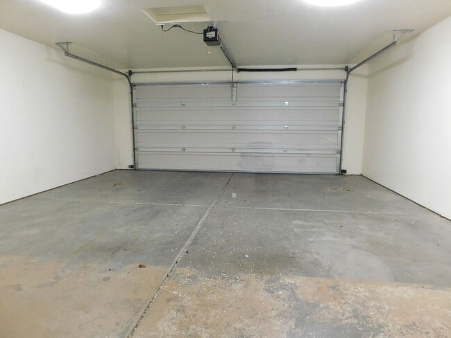 Building Photo - Quiet Neighborhood!