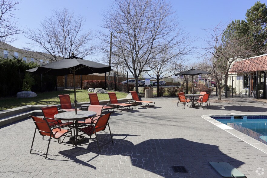 Pool - Highland Way Apartments