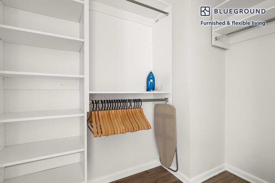 Building Photo - 3210 Esperanza Crossing