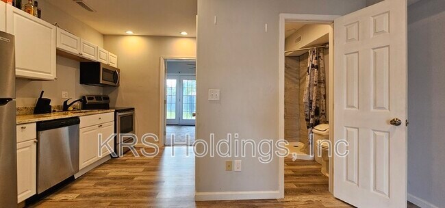 Building Photo - 410 Oak St