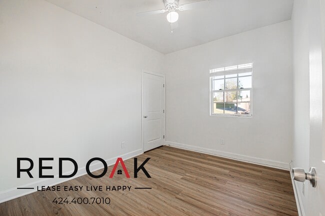 Building Photo - 731 W 46th St