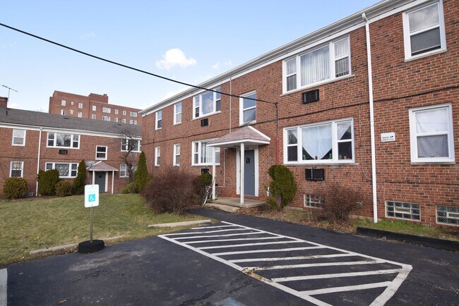 Building Photo - 1508 Luxor Rd