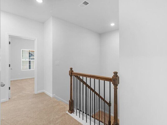 Building Photo - 223 Monarch Village Way