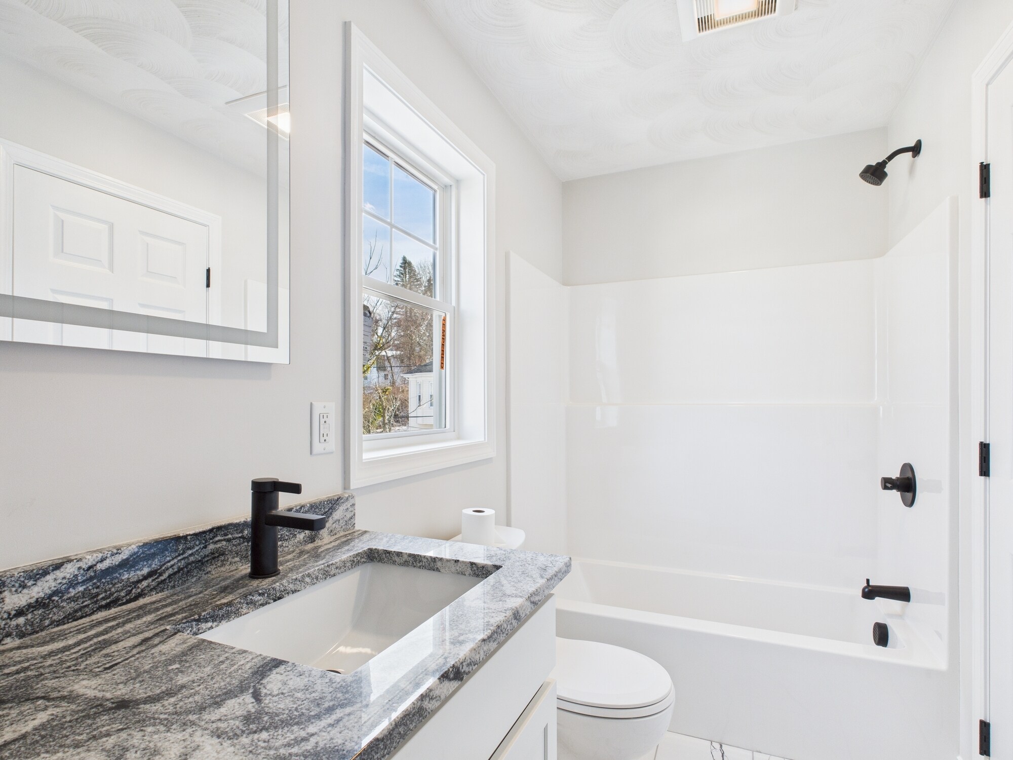 Building Photo - 27 Baker St