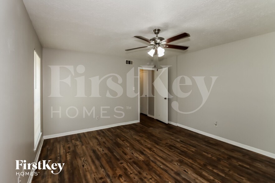Building Photo - 24023 Spring Mill Ln