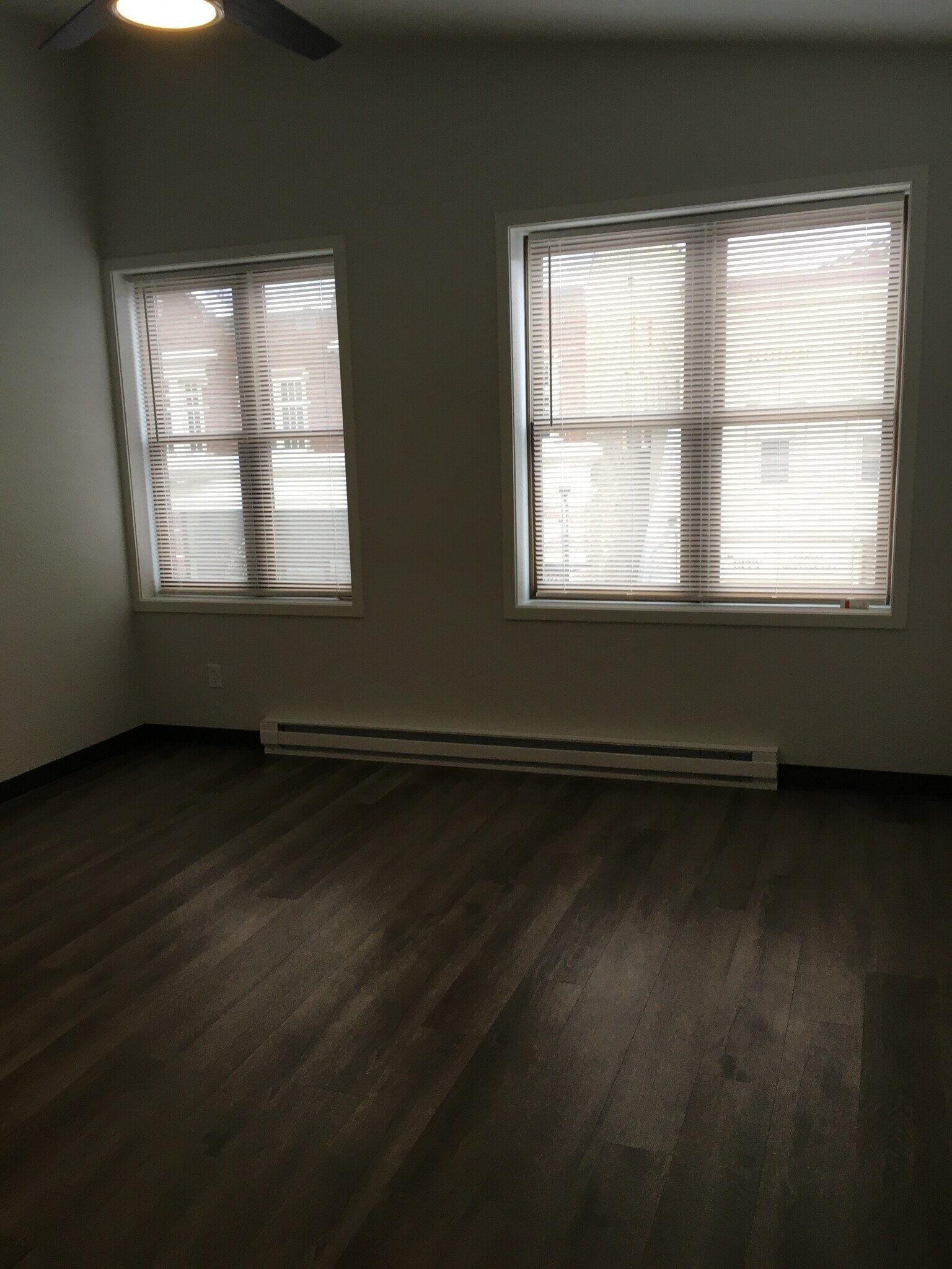 Building Photo - 410 E Mill St