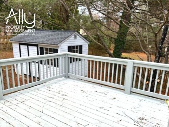Building Photo - 1003 Wintergreen Ln