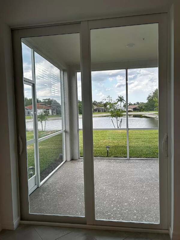 Building Photo - 12021 Santaluz Dr