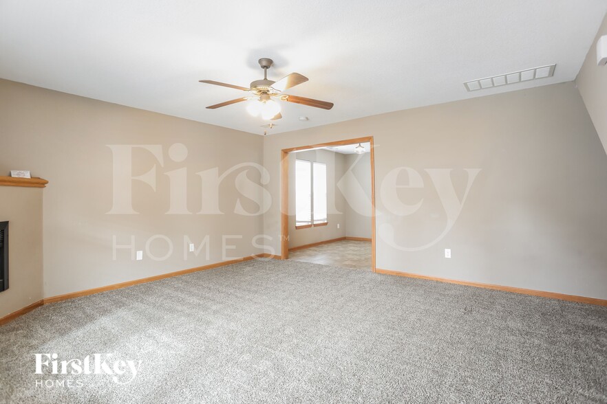 Building Photo - 316 NE Coldwater Creek Dr