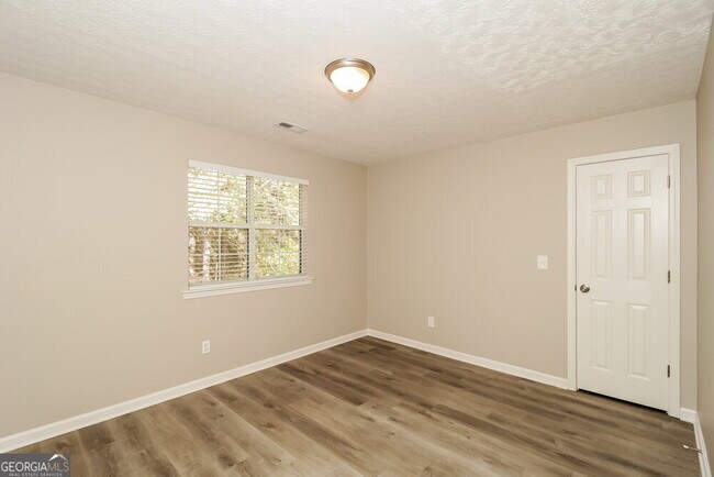 Building Photo - 355 Woodstream Dr