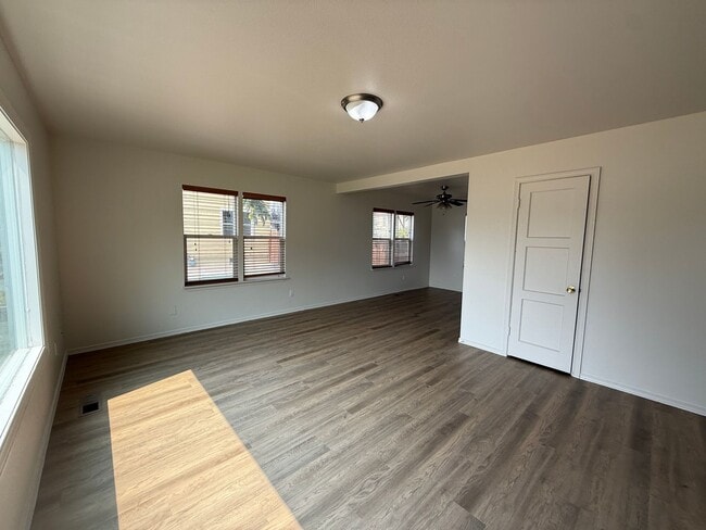 Building Photo - 1402/1404 Swift Blvd.
