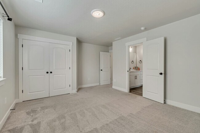 Building Photo - 1316 W Quailhill Rd