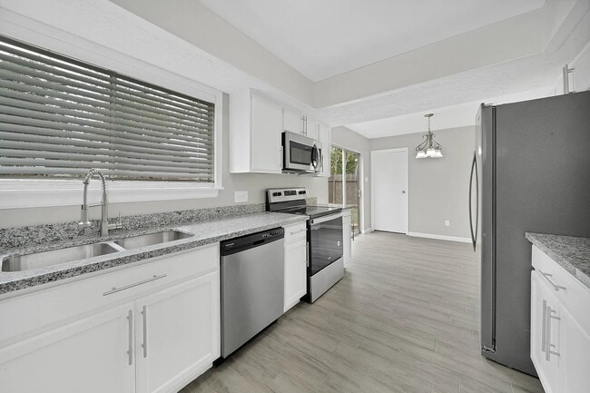 Building Photo - 1211 Sand Stone Dr