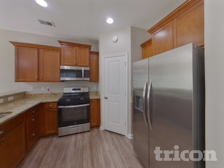 Building Photo - 437 Eastfair Dr