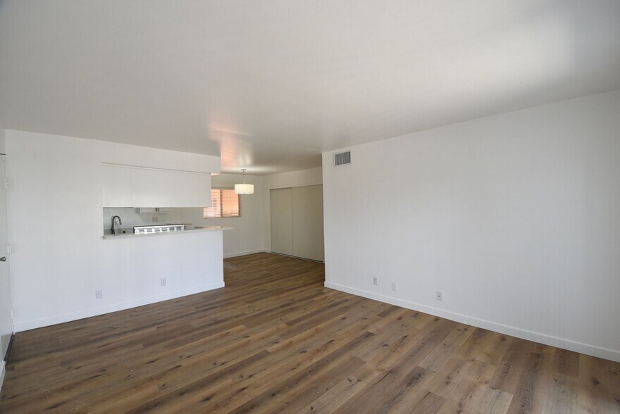Building Photo - 6401 Riverton Ave