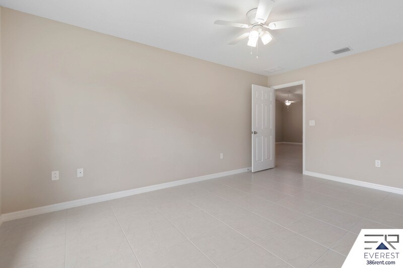 Building Photo - 16 Squanto Pl