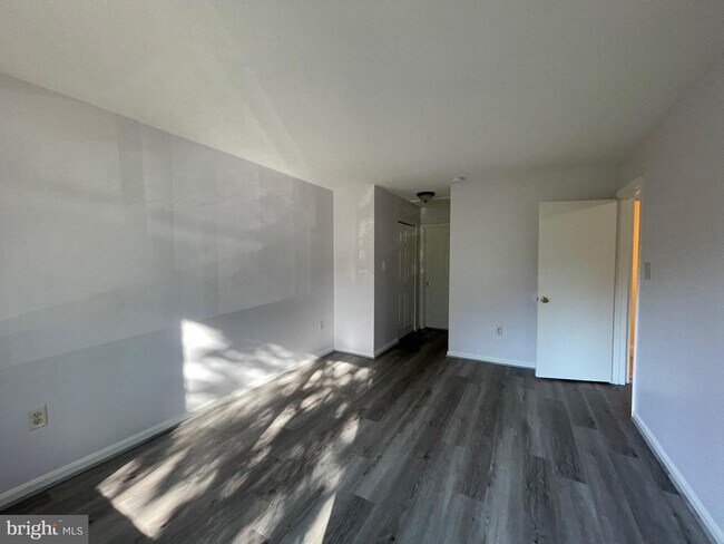 Building Photo - 7233 Mill Creek Ct
