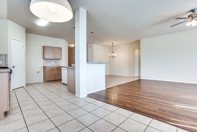 Building Photo - 612 Arrowood Pl