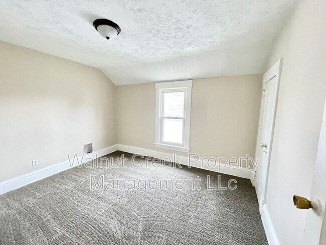 Building Photo - 1730-1730 E 30th St