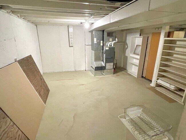 Building Photo - CURFN01